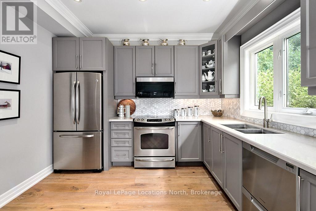 7 Pyatt Court, Blue Mountains, Ontario  N0H 2P0 - Photo 6 - X12332548