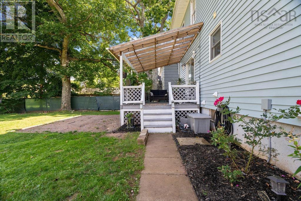 8 Regent Street, Amherst, Nova Scotia  B4H 4L2 - Photo 7 - 202520047