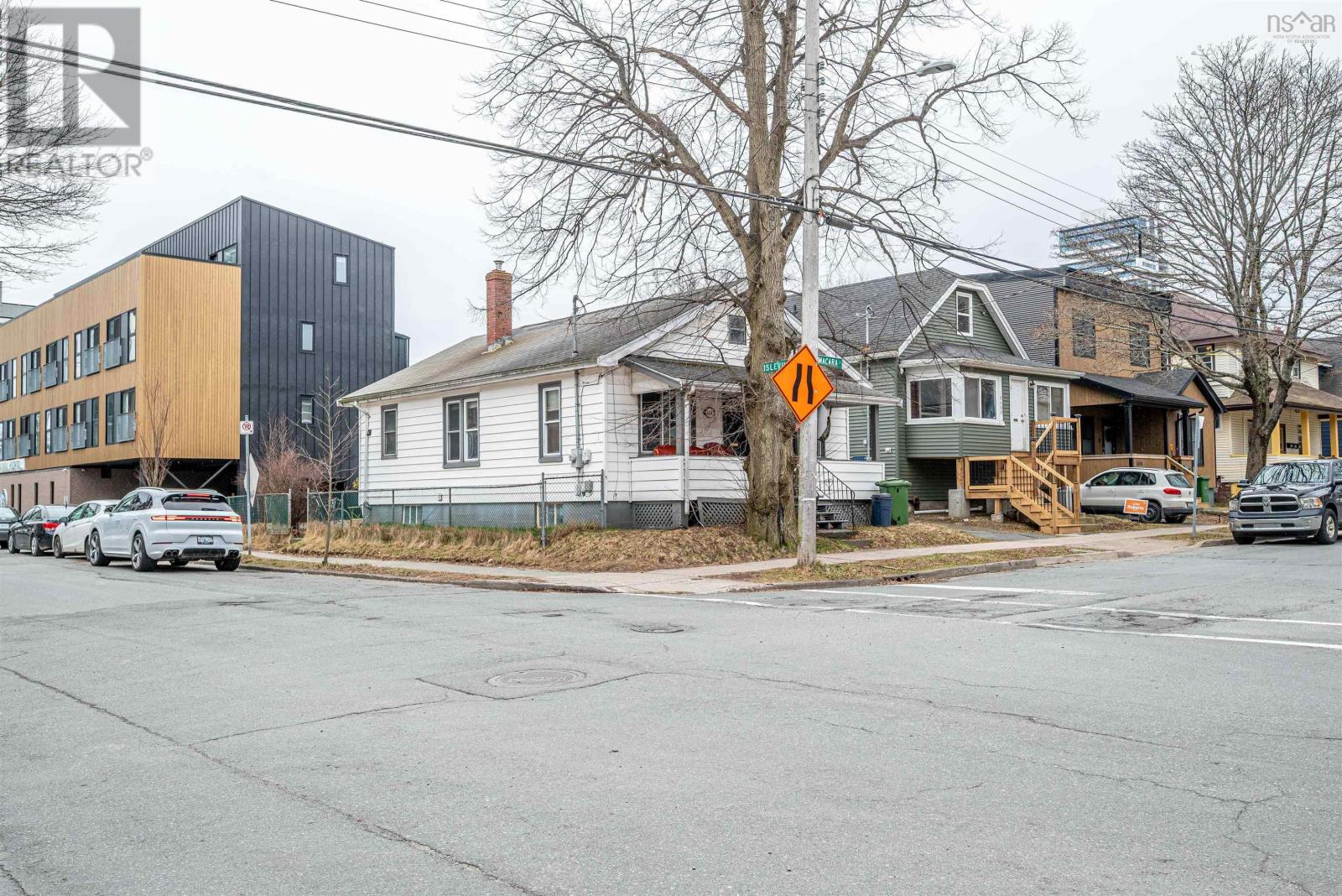 5644 Macara Street, Halifax, Nova Scotia  B3K 1W2 - Photo 2 - 202507302