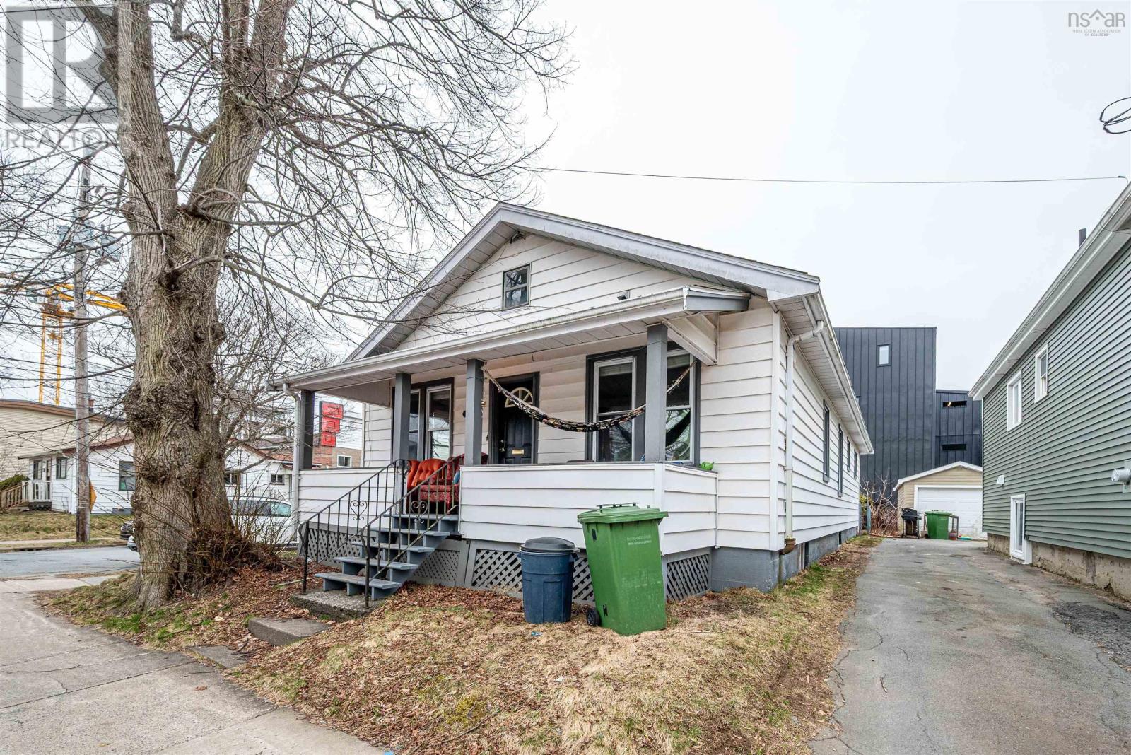 5644 Macara Street, Halifax, Nova Scotia  B3K 1W2 - Photo 4 - 202507302