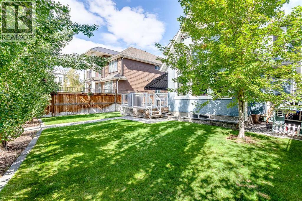 Property at 216 Mahogany Bay SE image 4