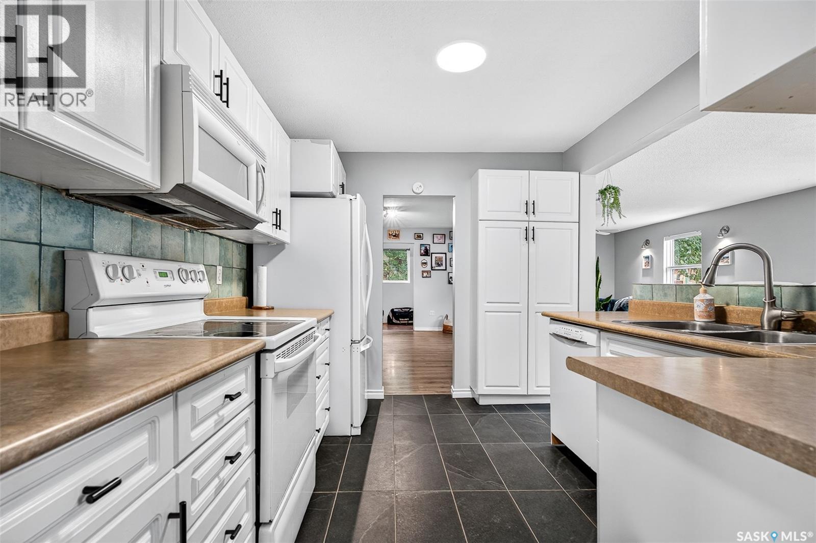 Property at 1097 Connaught AVENUE image 4