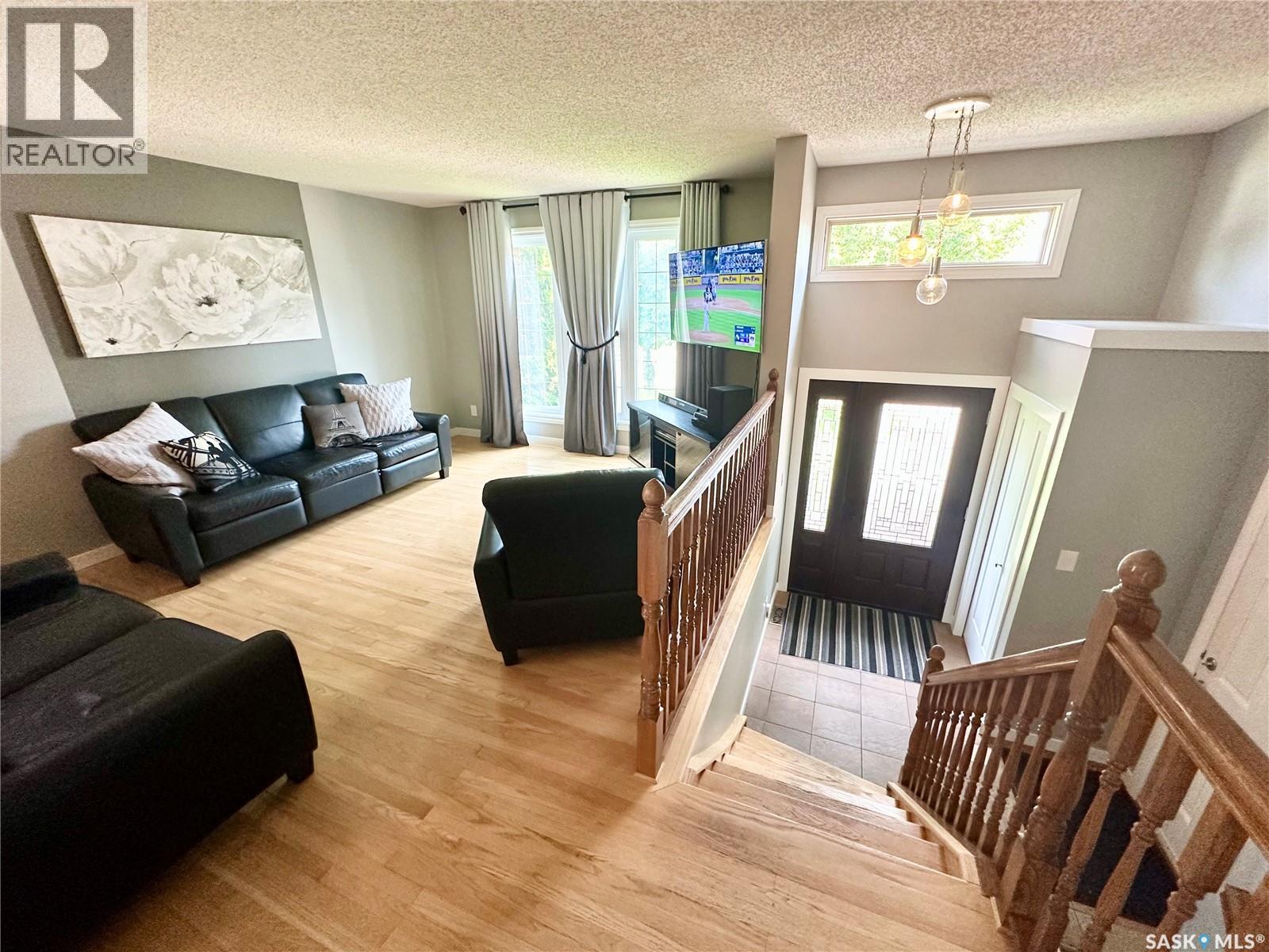 Property at 110 Bronson CRESCENT image 3