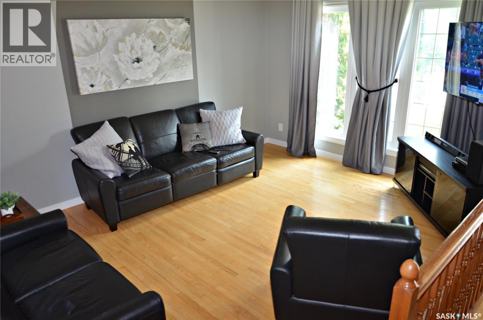 Property at 110 Bronson CRESCENT image 4