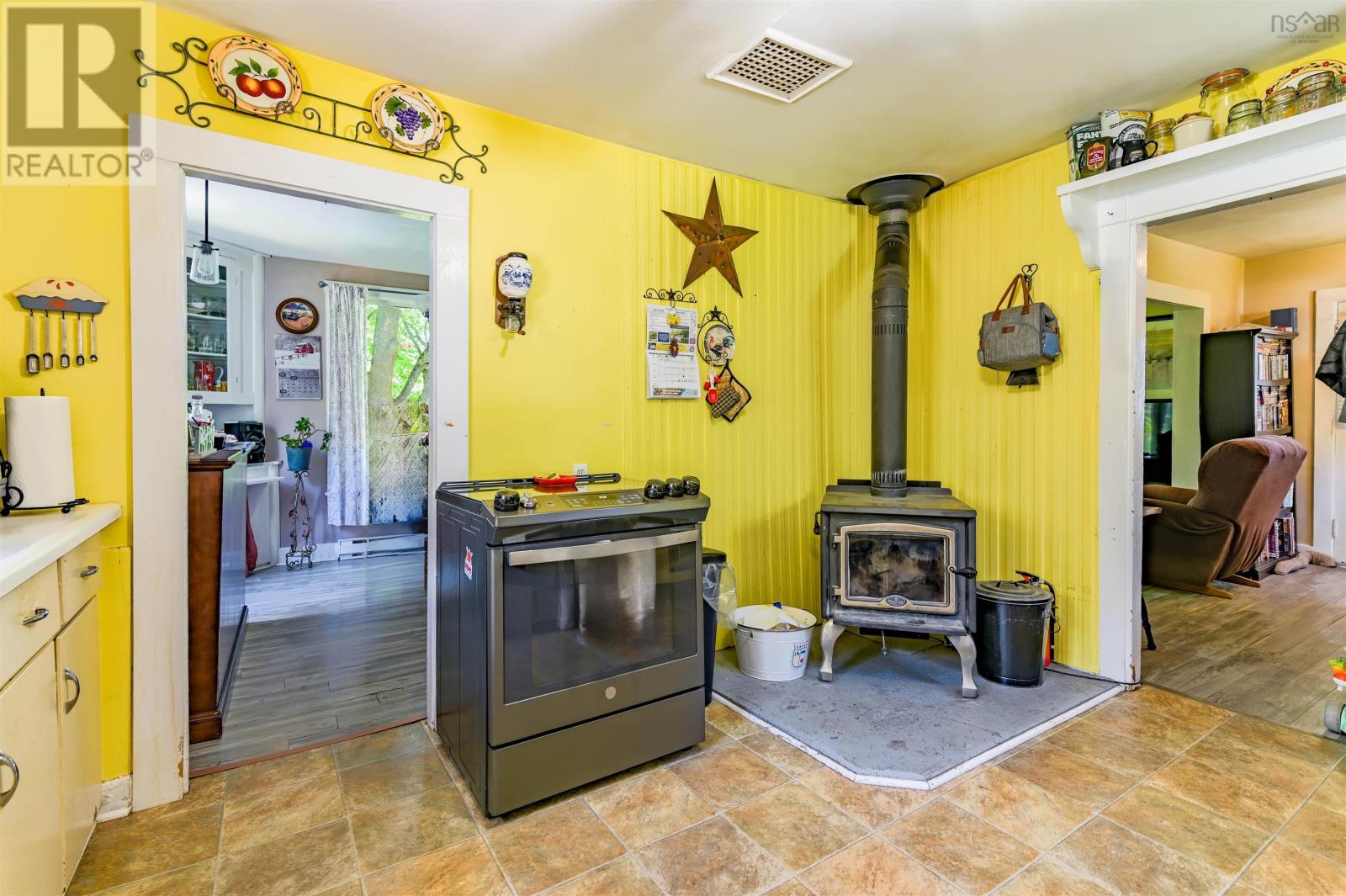 886 Maple Street, Waterville, Nova Scotia  B0P 1V0 - Photo 4 - 202519483