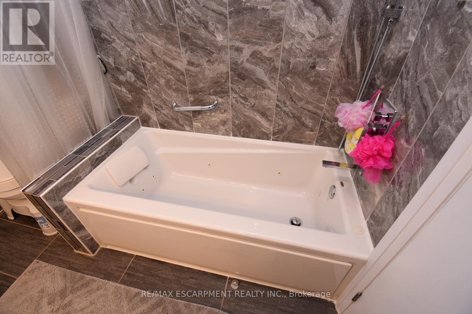 54 Chester Road, Hamilton, Ontario  L8E 1Y2 - Photo 13 - X12211017