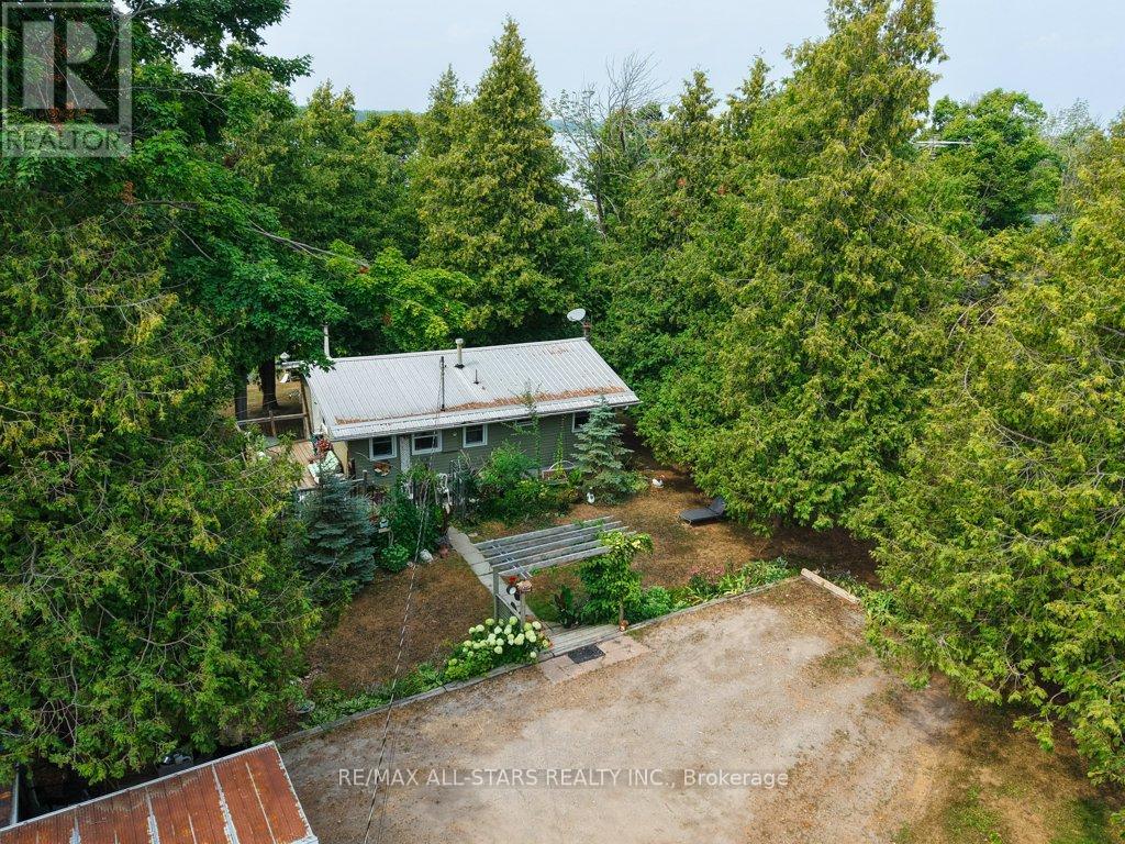 6 Leisure Lane, Kawartha Lakes, Ontario  K9V 4R1 - Photo 1 - X12332599