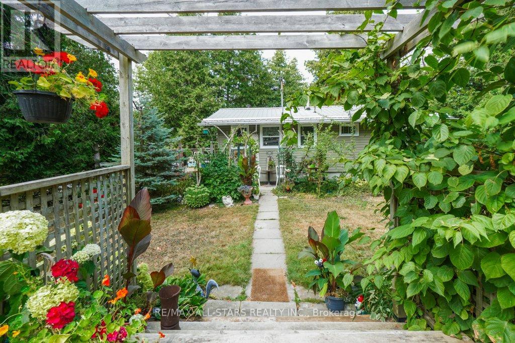 6 Leisure Lane, Kawartha Lakes, Ontario  K9V 4R1 - Photo 24 - X12332599