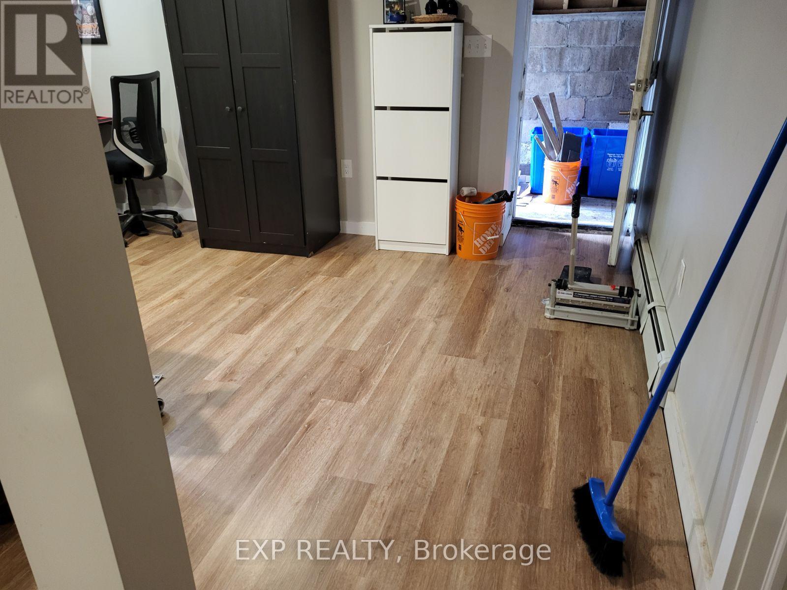 B - 58 Fairholt Road S, Hamilton, Ontario  L8M 2T4 - Photo 4 - X12332592