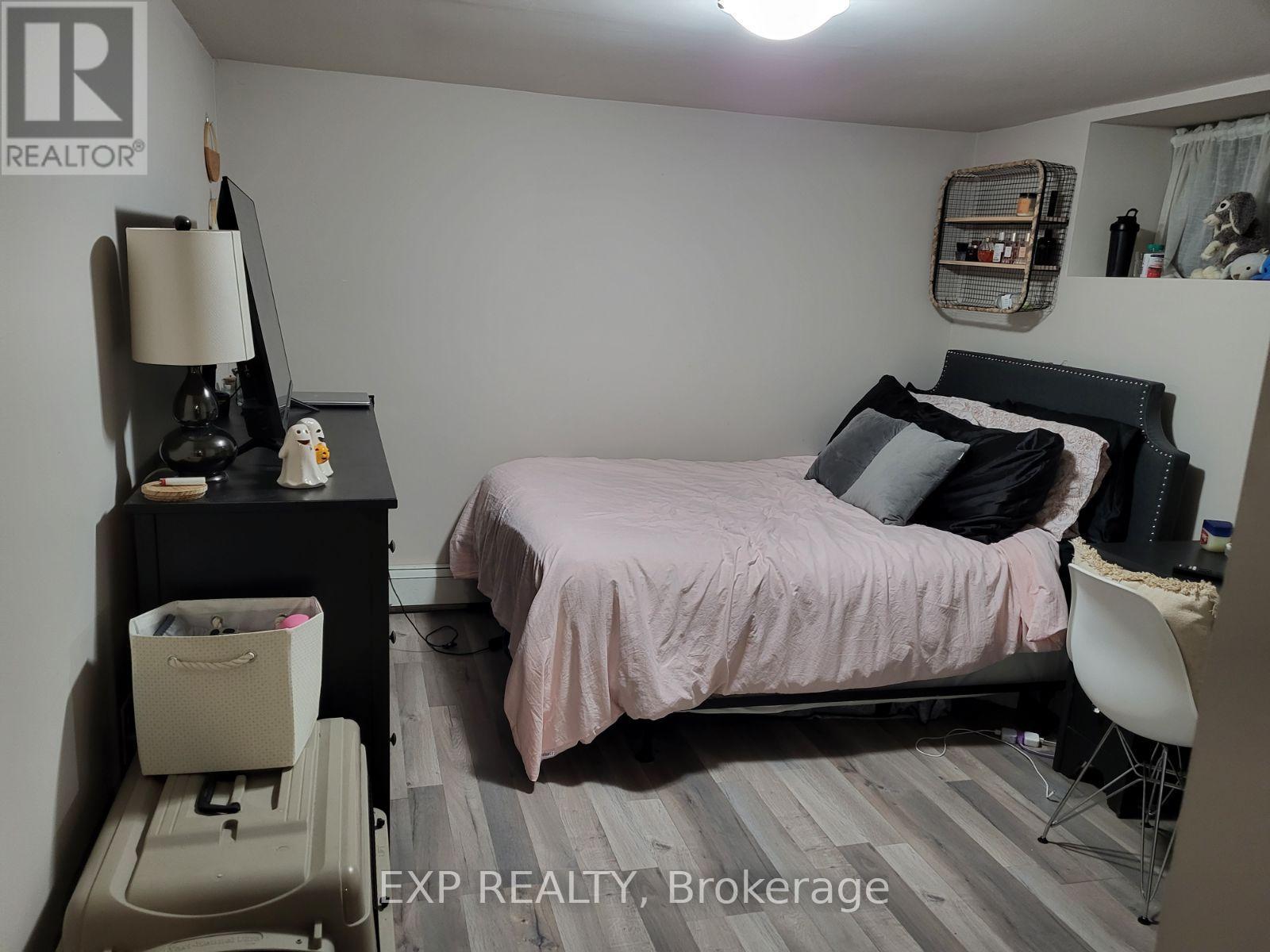 B - 58 Fairholt Road S, Hamilton, Ontario  L8M 2T4 - Photo 8 - X12332592