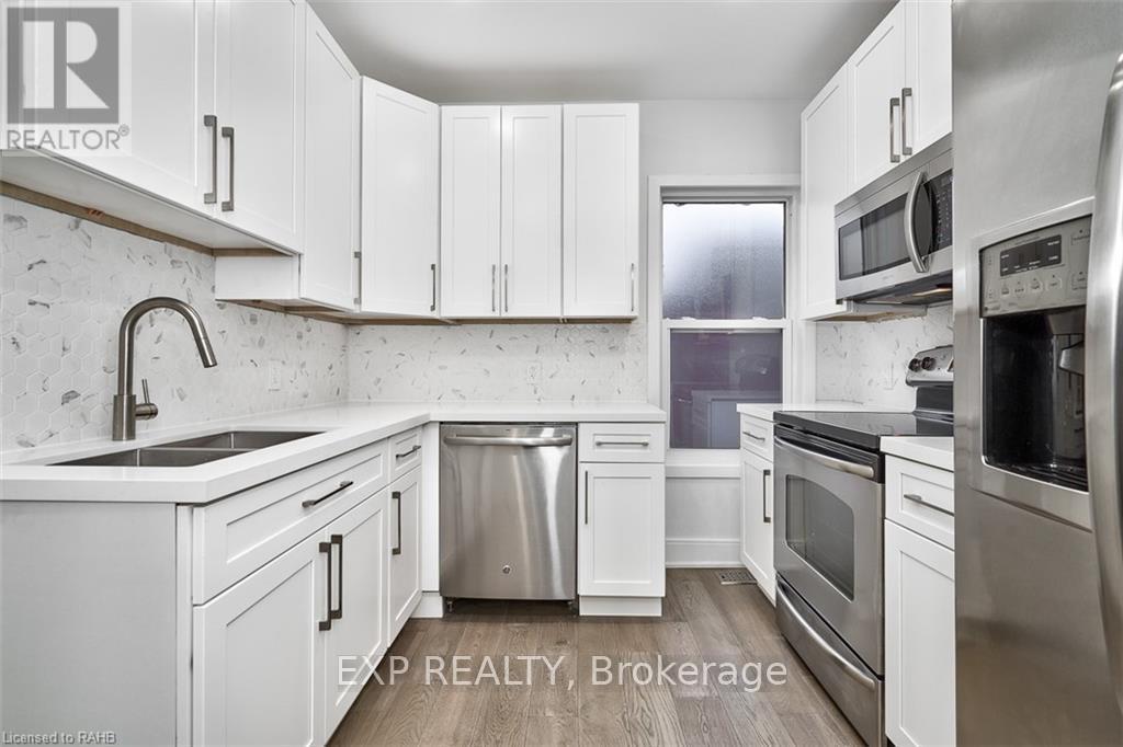 2 - 734 Cannon Street E, Hamilton, Ontario  L8L 2G9 - Photo 4 - X12332593