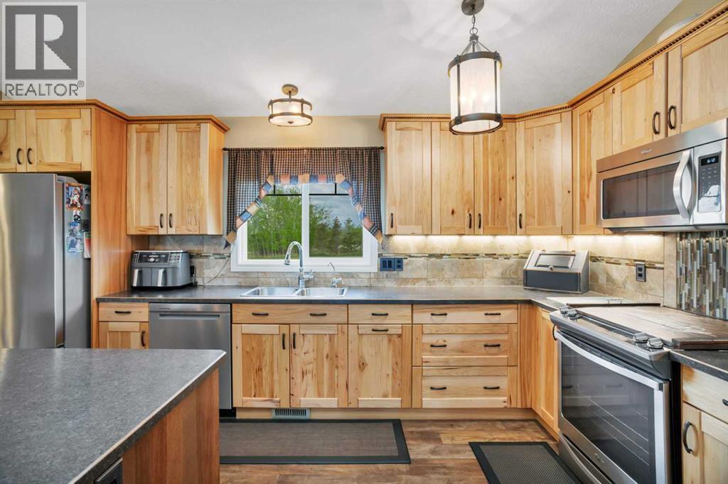 421077 Range Road 274, Rural Ponoka County, Alberta  T4L 2N3 - Photo 6 - A2242739