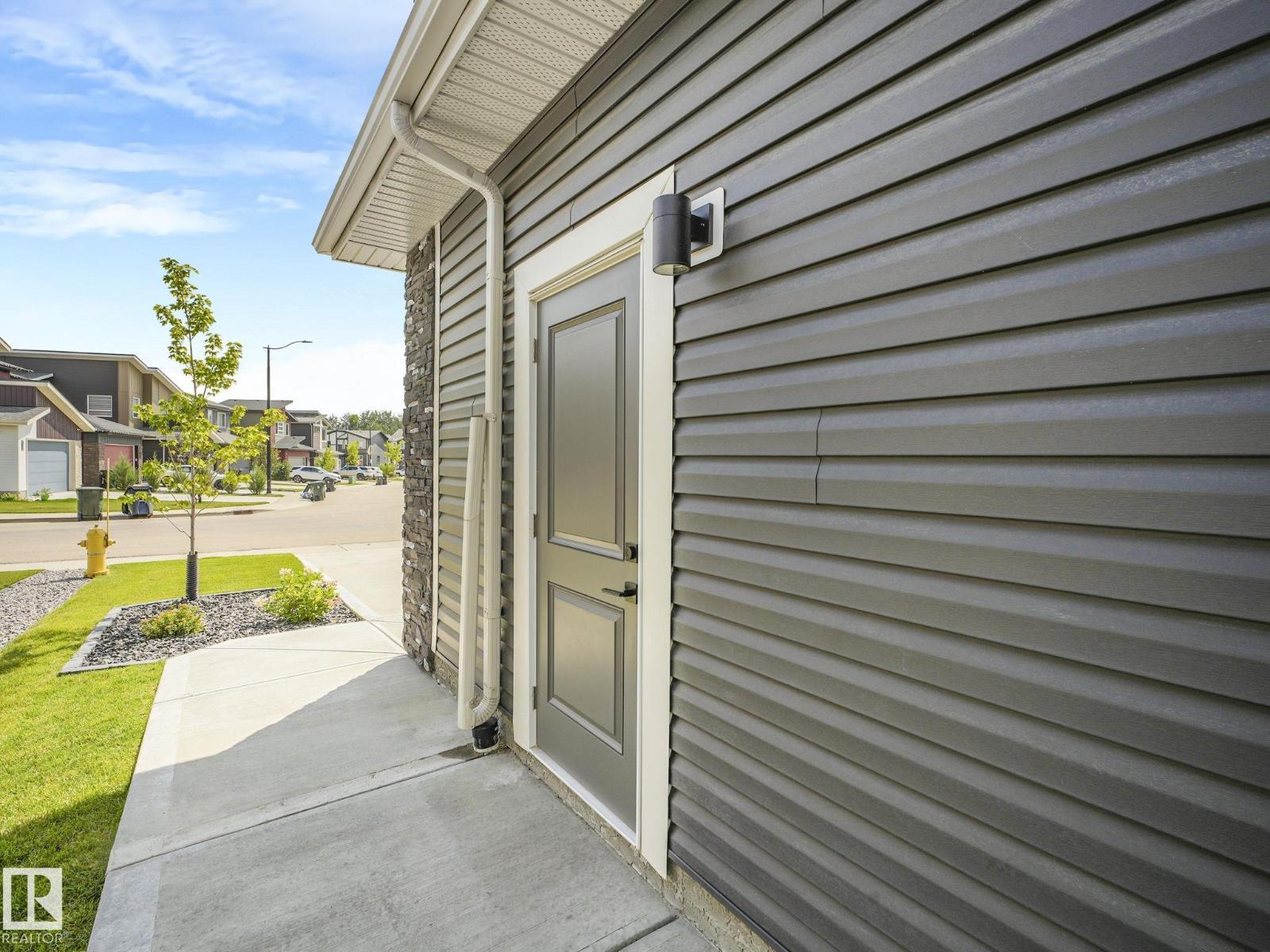 Property at 15 ELWYCK GA image 3