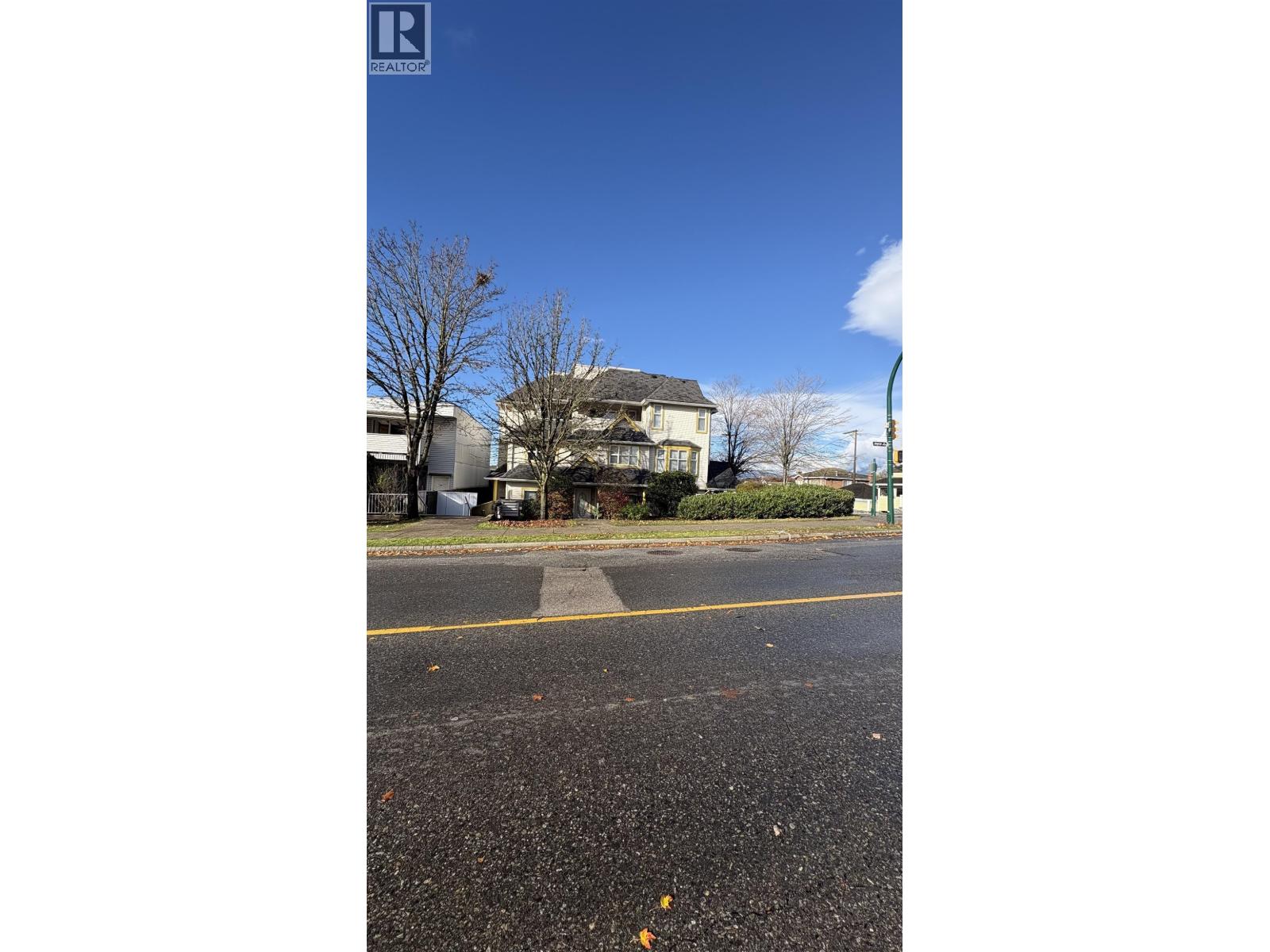 4909 Joyce Street, Vancouver, British Columbia  V5R 4G7 - Photo 3 - C8071267