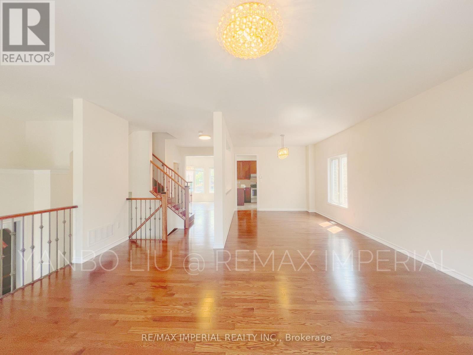 155 Art West Avenue, Newmarket, Ontario  L3X 0C1 - Photo 2 - N12332378