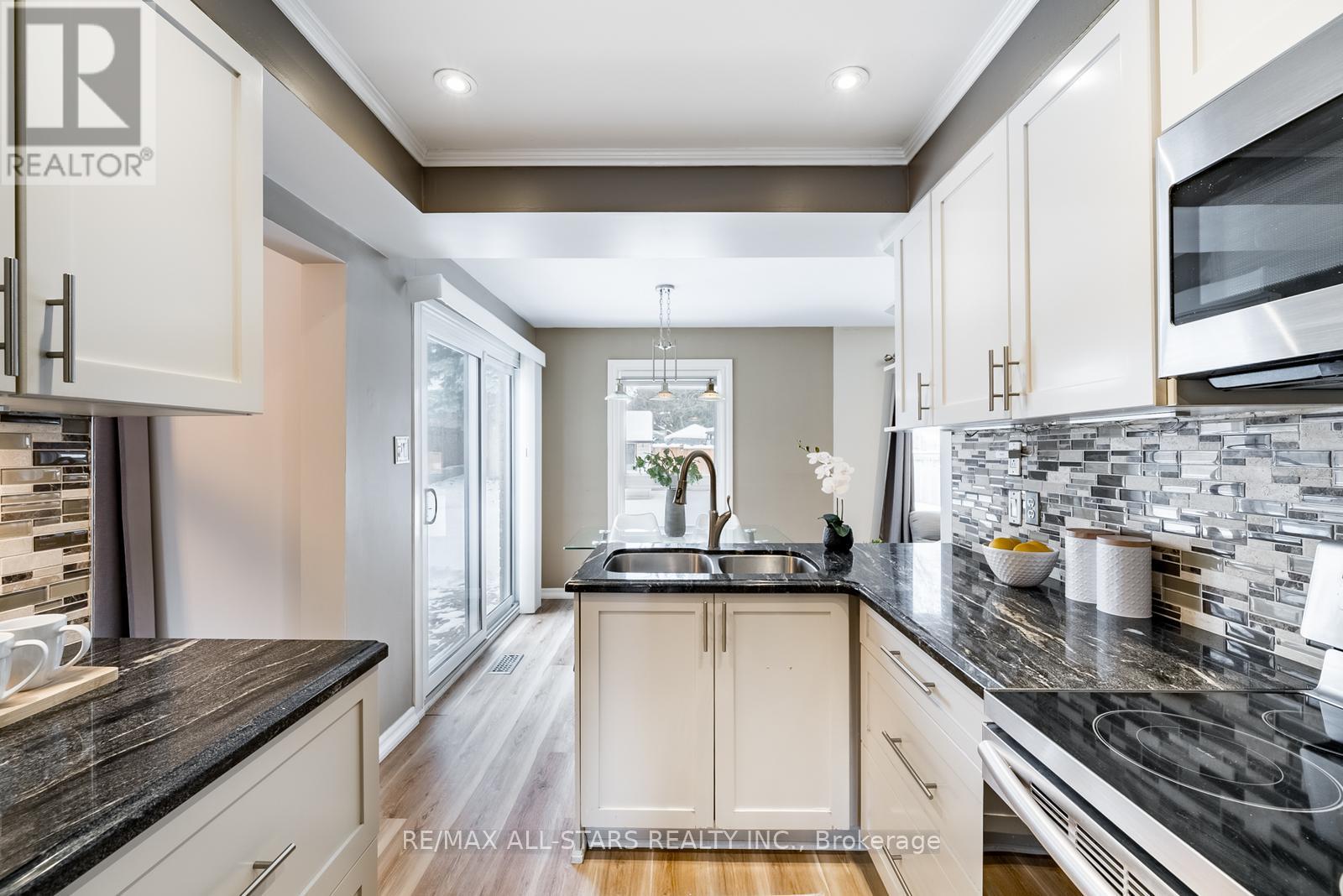 155 Willow Lane, Newmarket, Ontario  L3Y 4J1 - Photo 15 - N12332401
