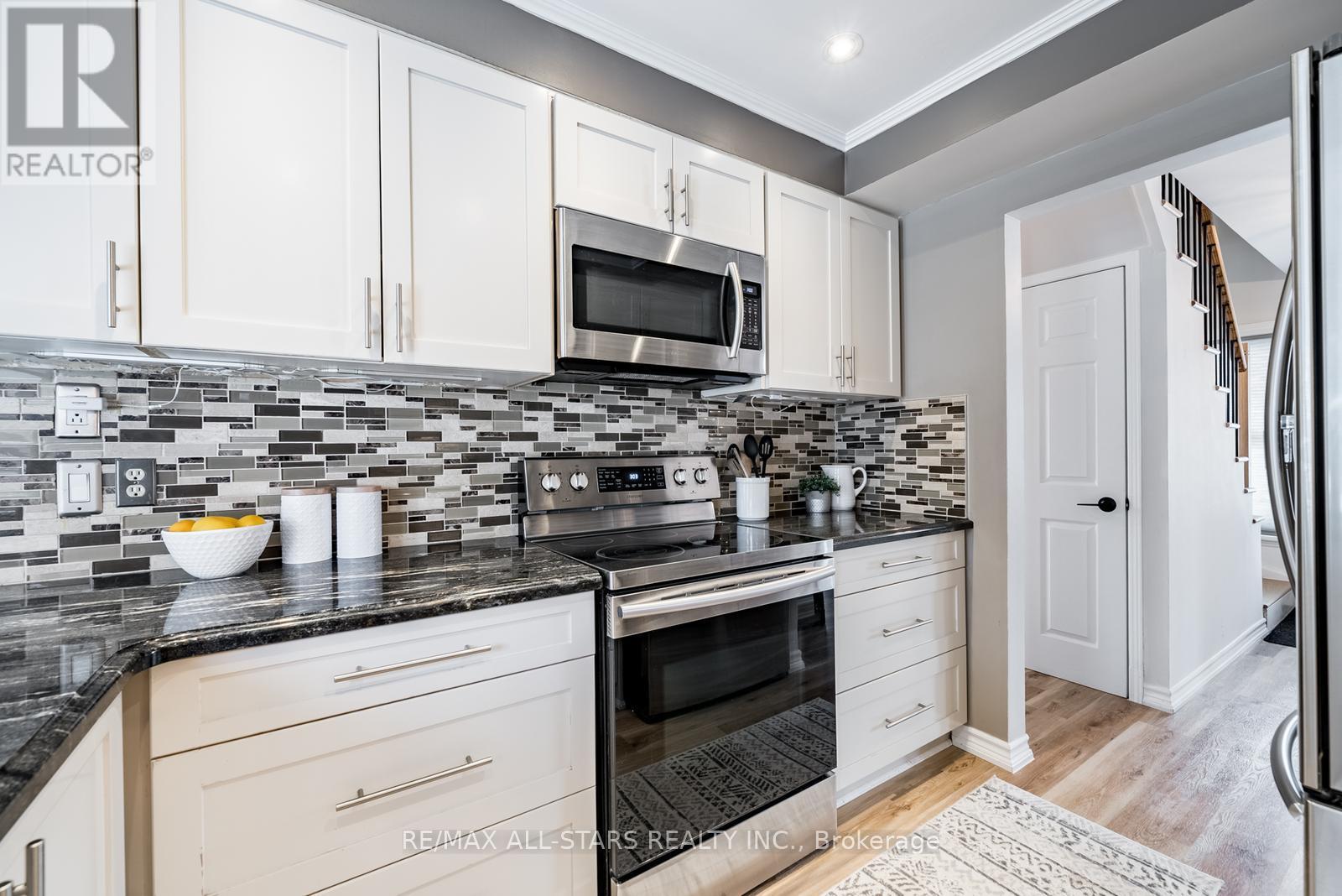 155 Willow Lane, Newmarket, Ontario  L3Y 4J1 - Photo 17 - N12332401