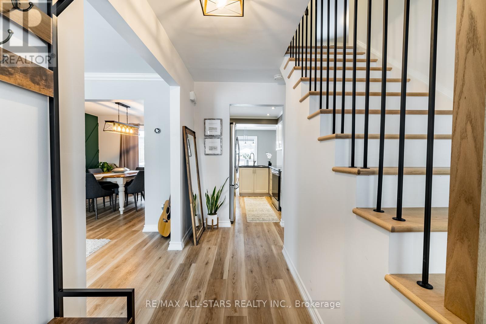 155 Willow Lane, Newmarket, Ontario  L3Y 4J1 - Photo 6 - N12332401