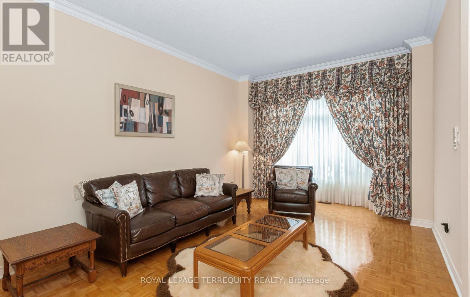 5187 Forest Ridge Drive, Mississauga, Ontario  L5M 5B3 - Photo 7 - W12332442