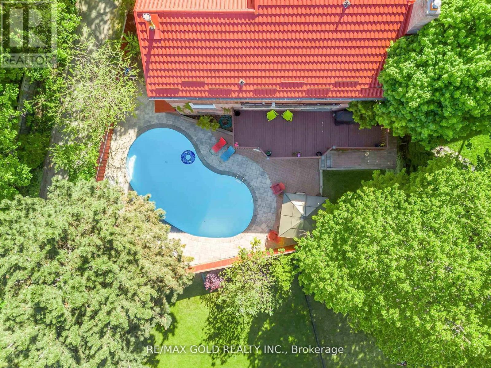 18 Trillium Court, Brampton, Ontario  L6S 3L8 - Photo 48 - W12332504