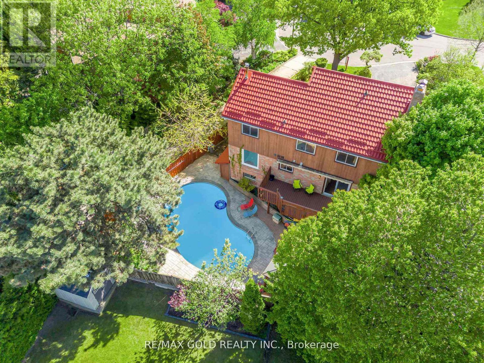 18 Trillium Court, Brampton, Ontario  L6S 3L8 - Photo 49 - W12332504