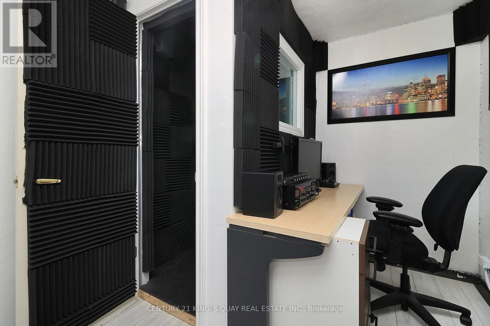 Ll - 837 Wilson Avenue, Toronto, Ontario  M3K 1E4 - Photo 22 - W12332537