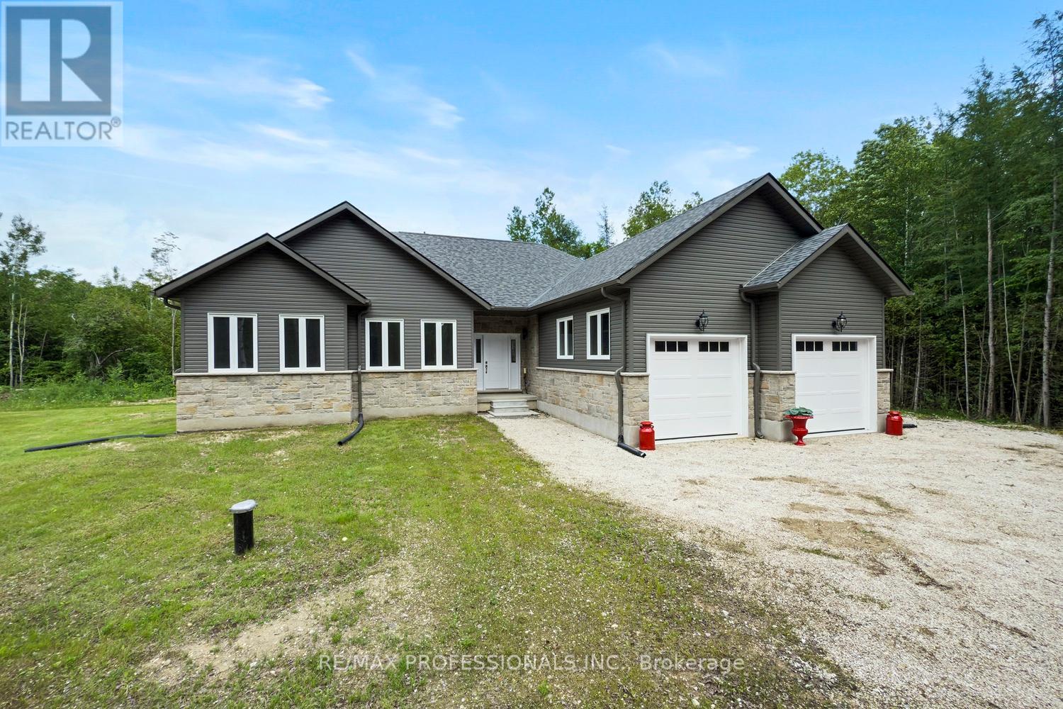 734565 West Back Line, Grey Highlands, Ontario  N0C 1H0 - Photo 2 - X12332379