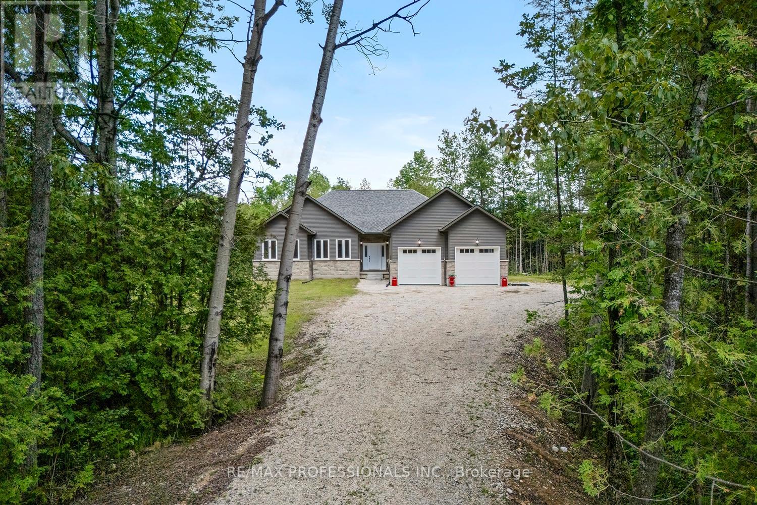 734565 West Back Line, Grey Highlands, Ontario  N0C 1H0 - Photo 3 - X12332379