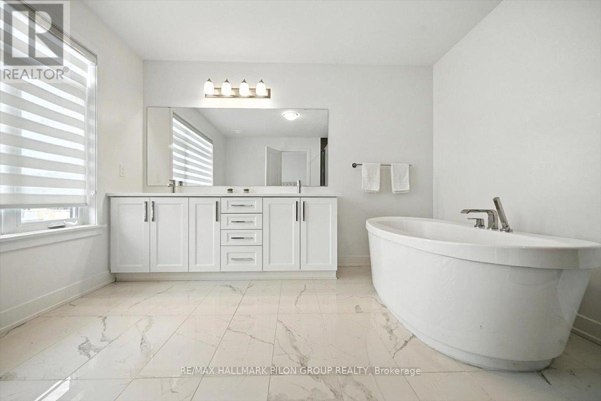 72 Big Dipper Street, Ottawa, Ontario  K4M 0L8 - Photo 13 - X12332663