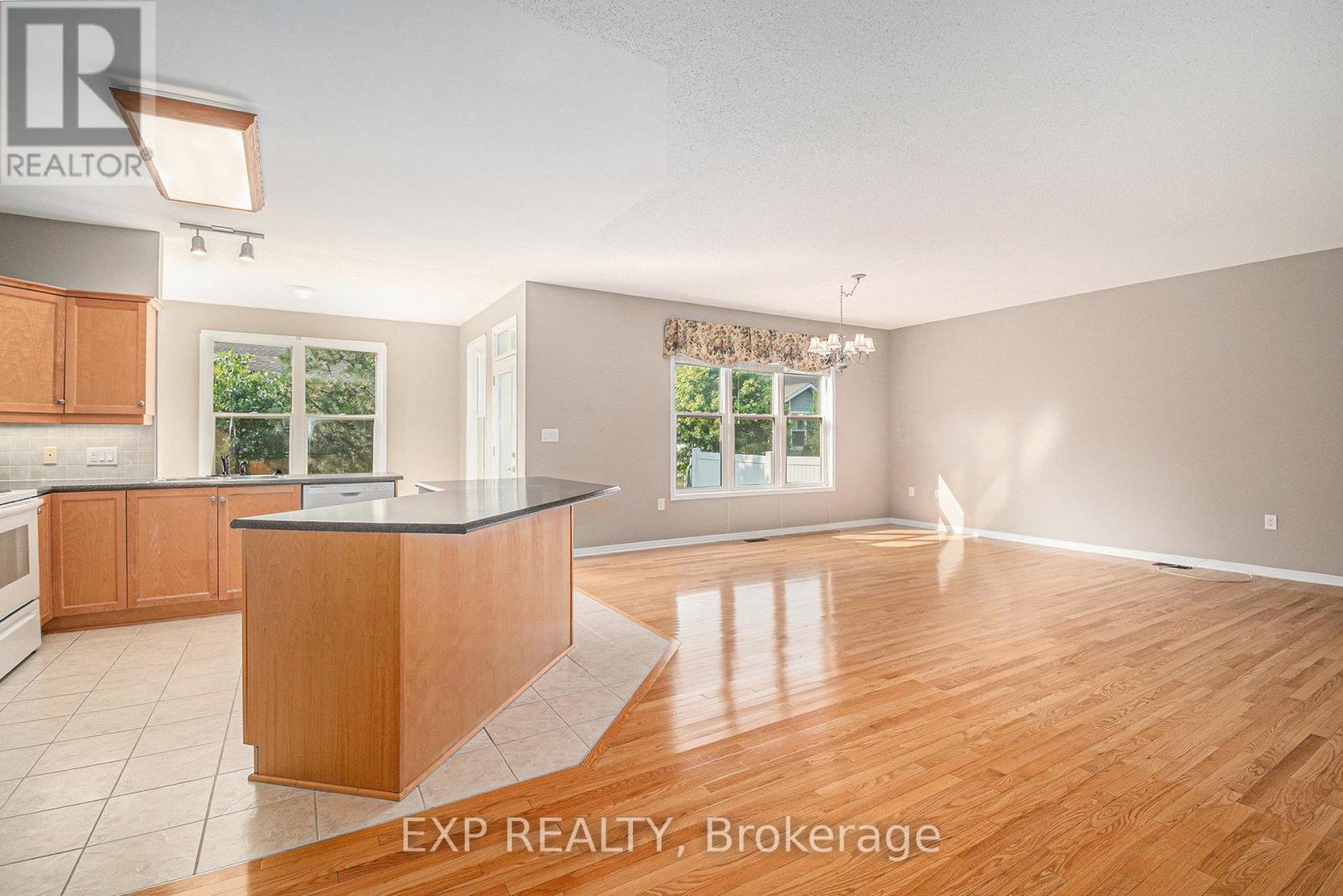 652 Country Trail Private, Ottawa, Ontario  K0A 1K0 - Photo 5 - X12332827