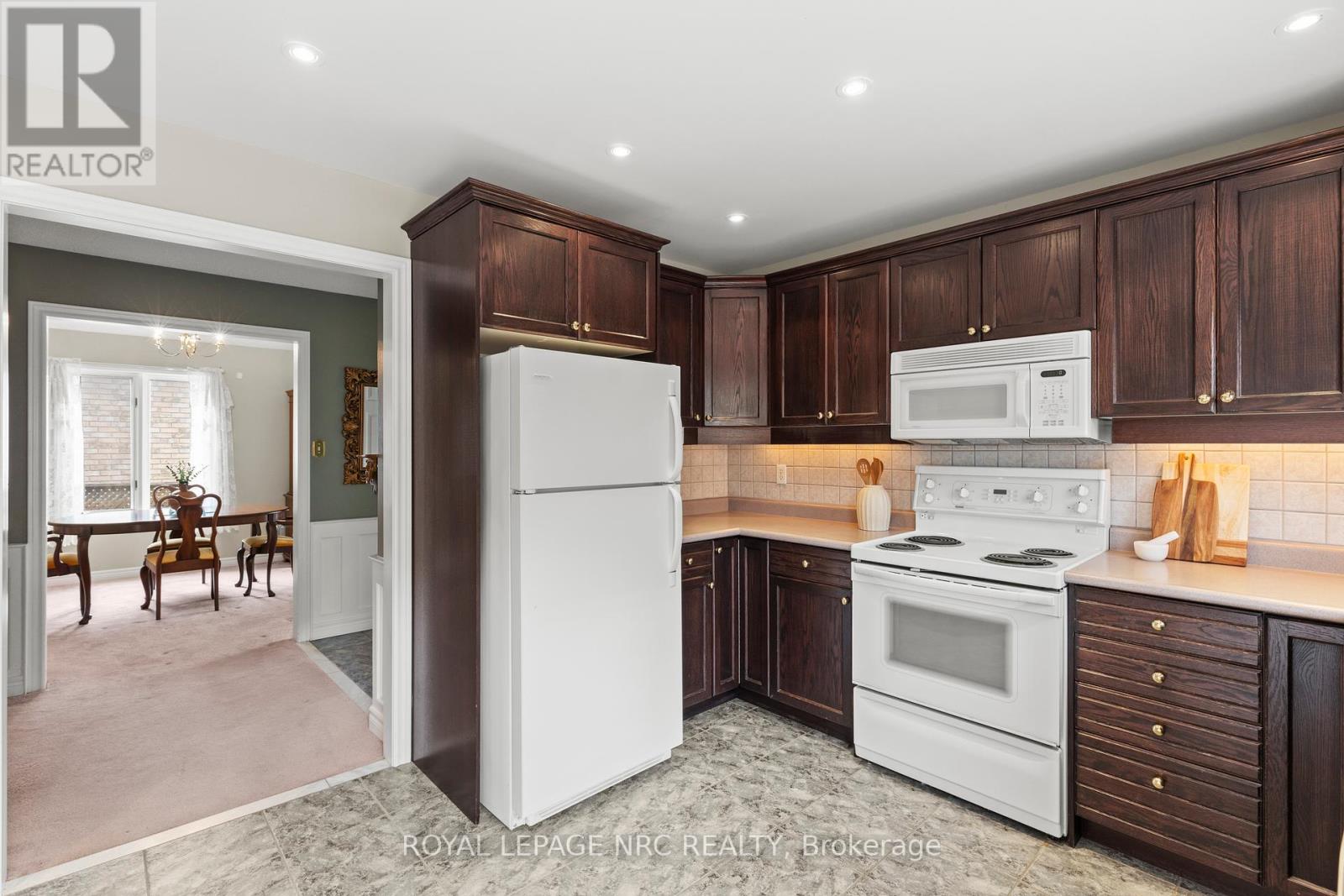 38 Baker Road, Grimsby, Ontario  L3M 5H6 - Photo 10 - X12332649