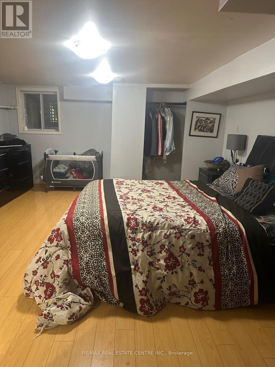 6 Ray Avenue, Toronto, Ontario  M6M 2A8 - Photo 13 - W12330867