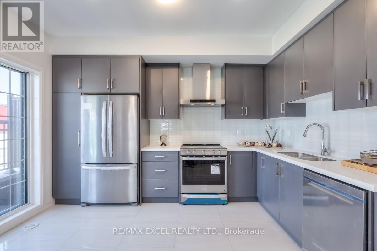 6 Maybank Lane, Whitchurch-Stouffville, Ontario  L4A 4X7 - Photo 14 - N12332636