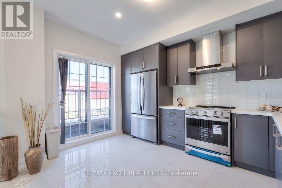 6 Maybank Lane, Whitchurch-Stouffville, Ontario  L4A 4X7 - Photo 15 - N12332636
