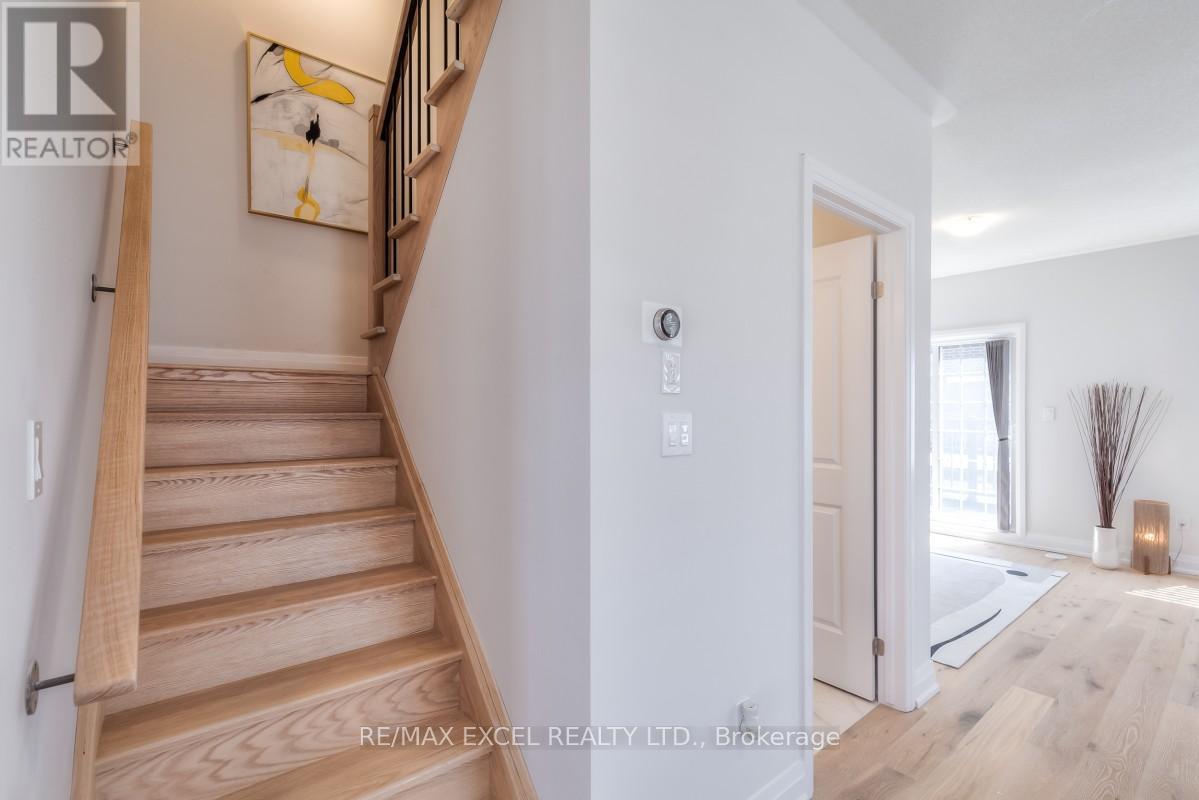 6 Maybank Lane, Whitchurch-Stouffville, Ontario  L4A 4X7 - Photo 19 - N12332636