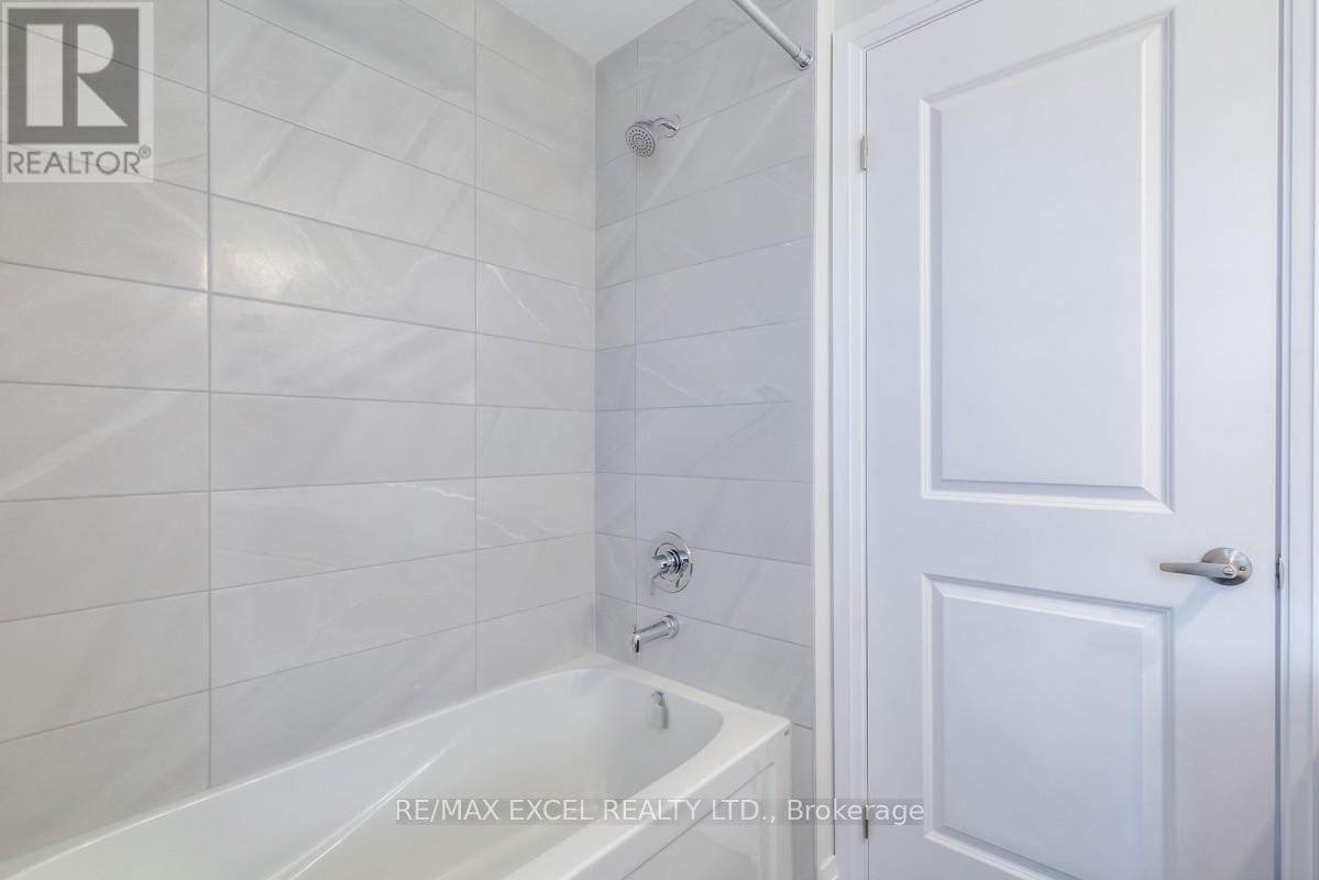 6 Maybank Lane, Whitchurch-Stouffville, Ontario  L4A 4X7 - Photo 25 - N12332636