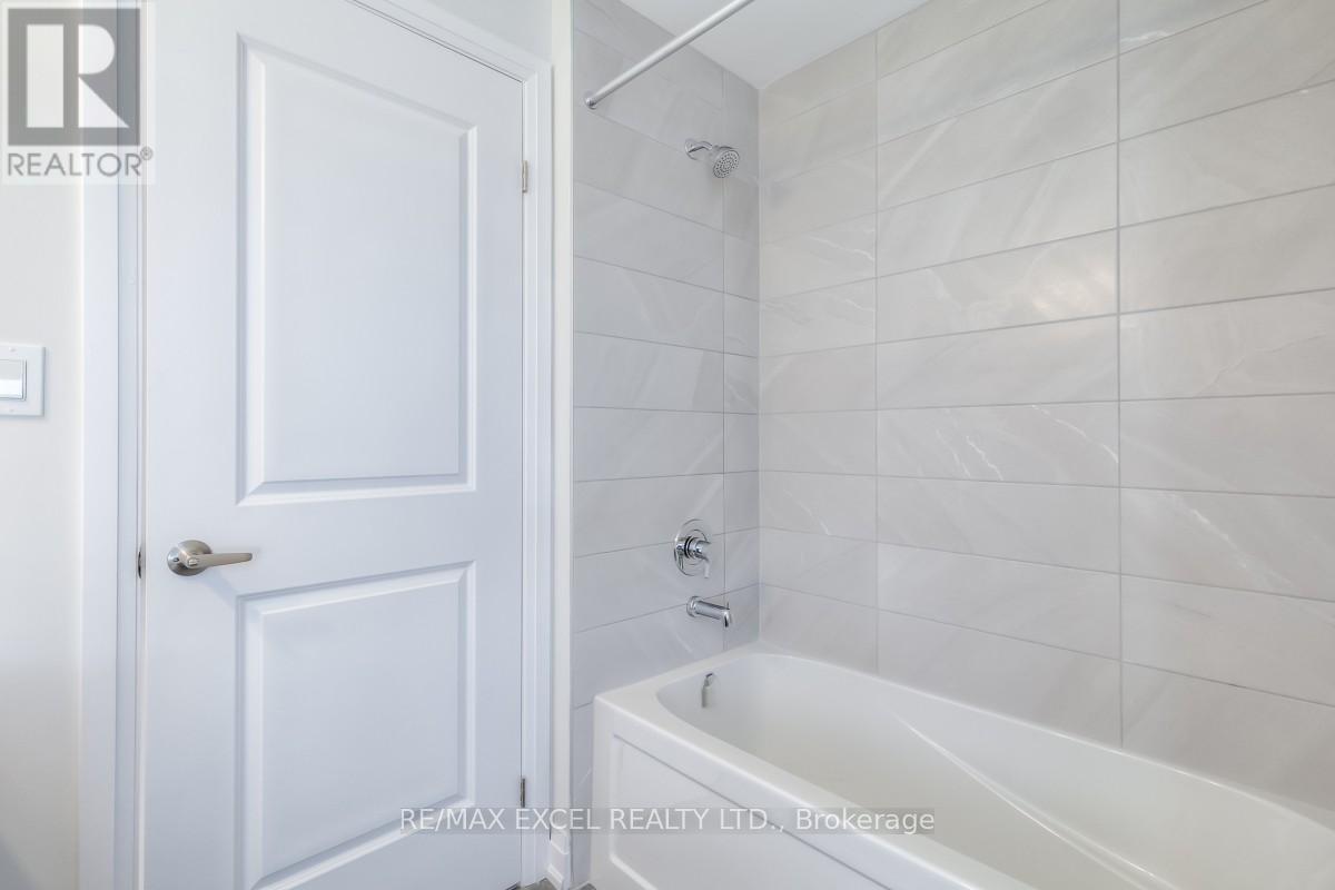 6 Maybank Lane, Whitchurch-Stouffville, Ontario  L4A 4X7 - Photo 30 - N12332636