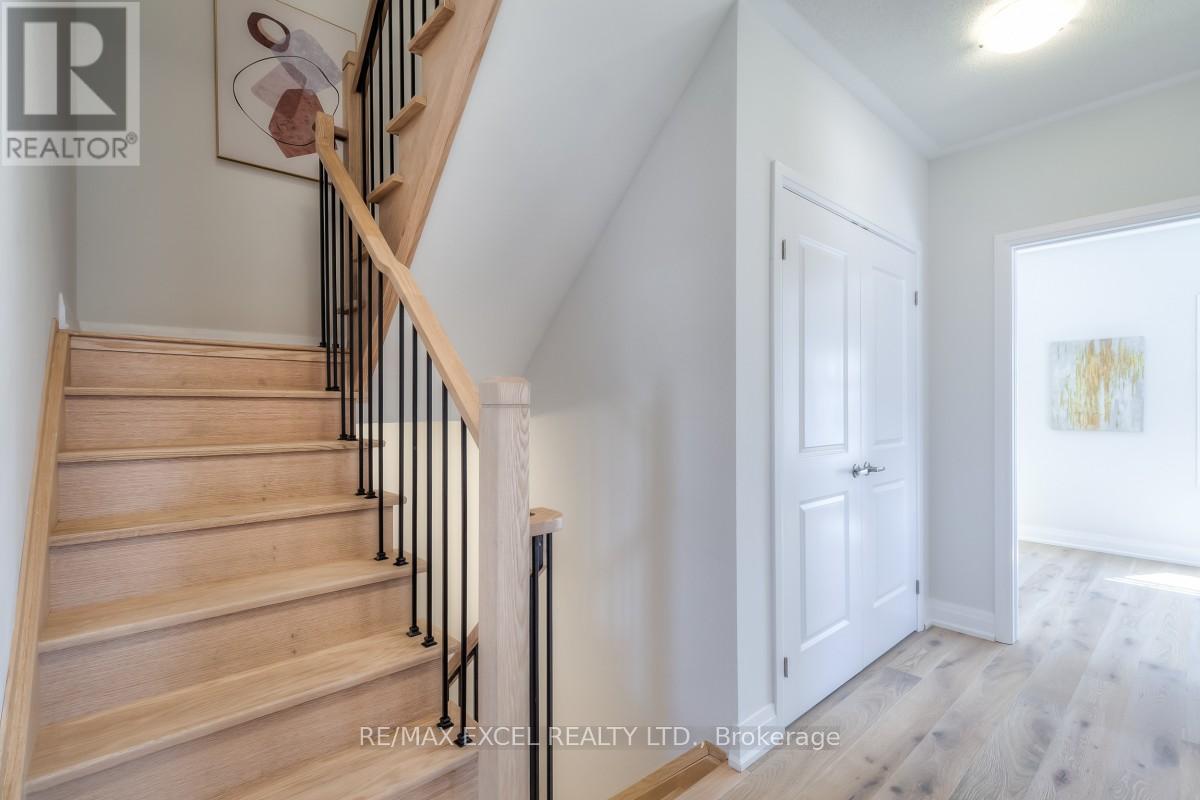 6 Maybank Lane, Whitchurch-Stouffville, Ontario  L4A 4X7 - Photo 32 - N12332636