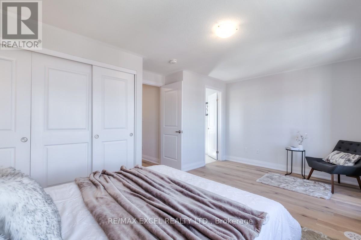 6 Maybank Lane, Whitchurch-Stouffville, Ontario  L4A 4X7 - Photo 34 - N12332636