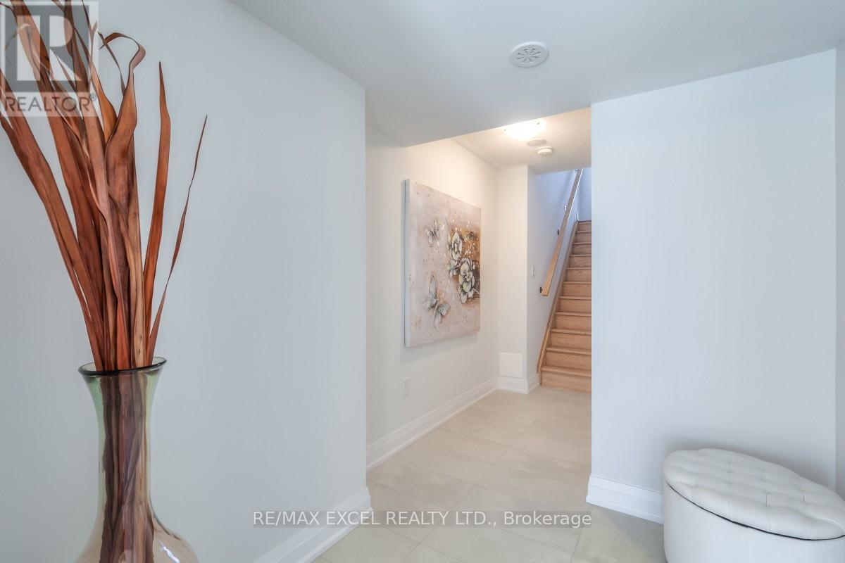 6 Maybank Lane, Whitchurch-Stouffville, Ontario  L4A 4X7 - Photo 46 - N12332636