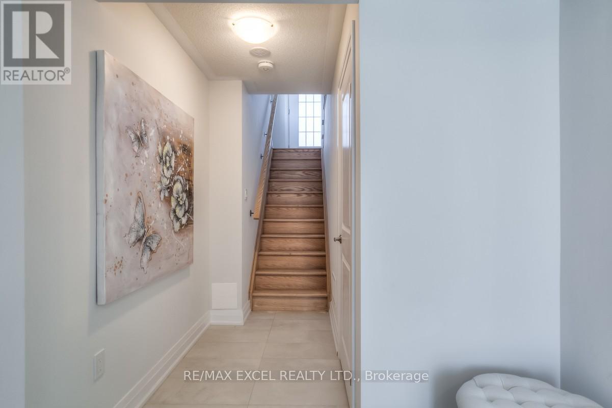 6 Maybank Lane, Whitchurch-Stouffville, Ontario  L4A 4X7 - Photo 47 - N12332636
