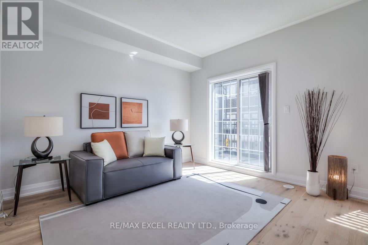 6 Maybank Lane, Whitchurch-Stouffville, Ontario  L4A 4X7 - Photo 6 - N12332636