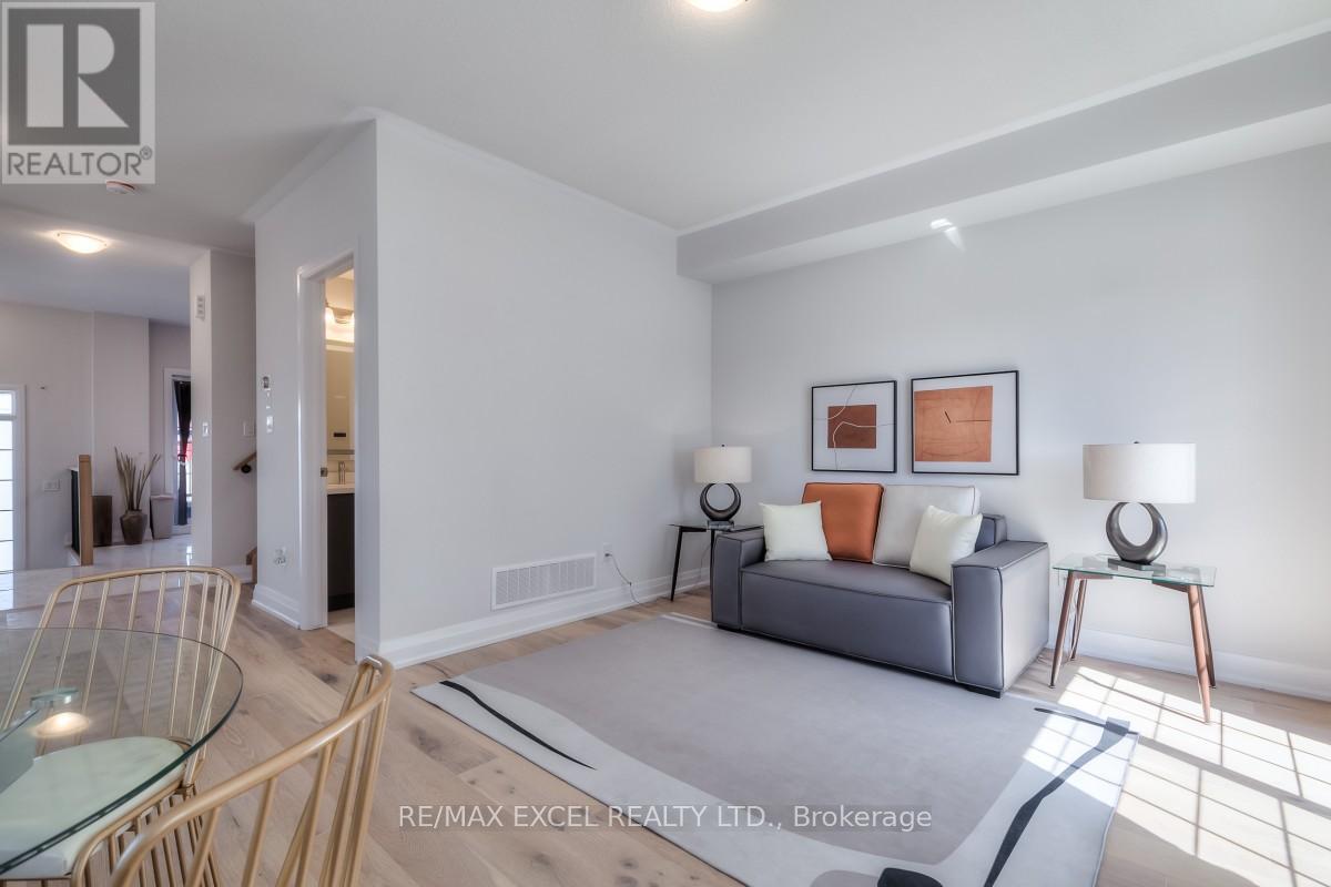 6 Maybank Lane, Whitchurch-Stouffville, Ontario  L4A 4X7 - Photo 8 - N12332636