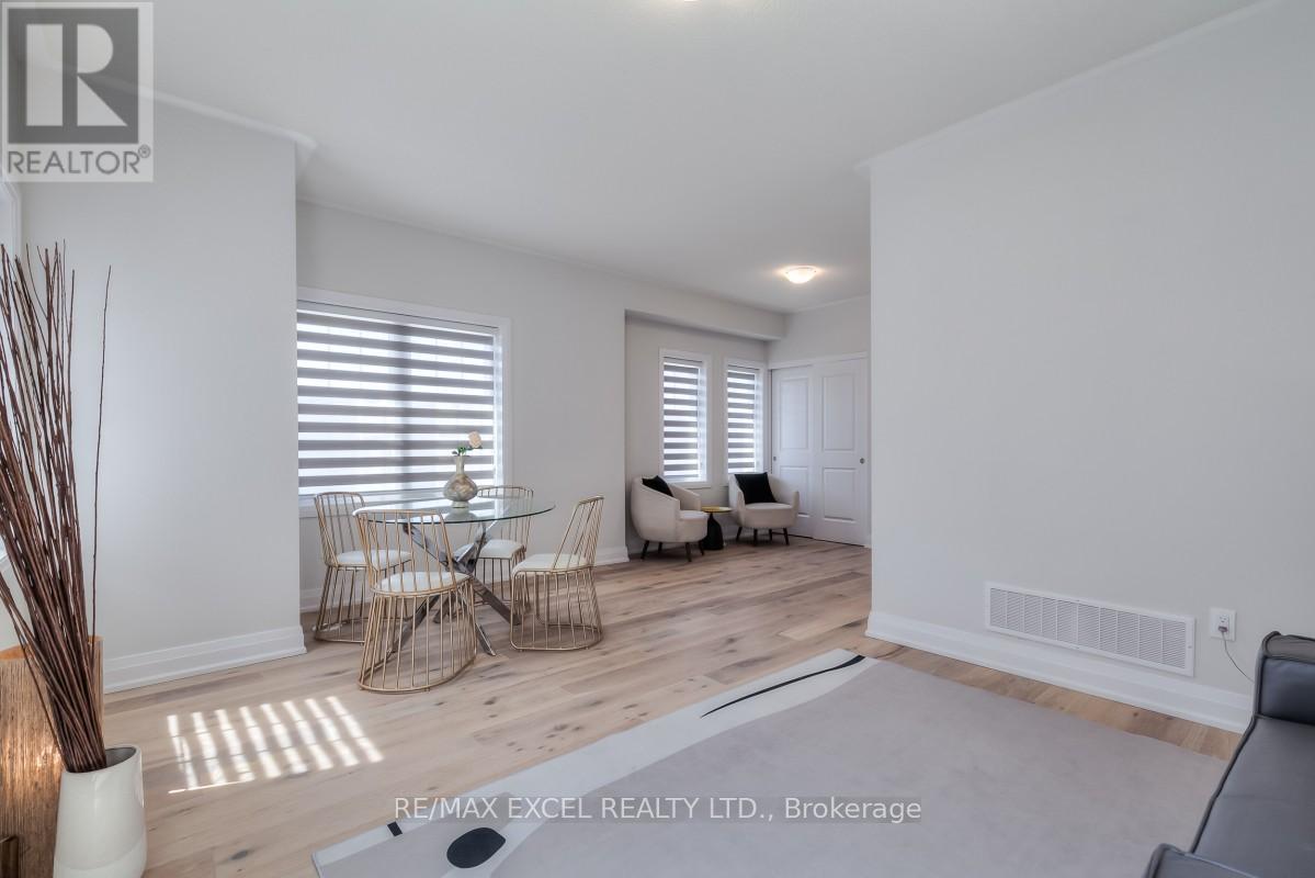 6 Maybank Lane, Whitchurch-Stouffville, Ontario  L4A 4X7 - Photo 9 - N12332636