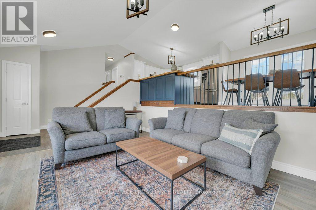 1640 Carman Road, Quinte West, Ontario  K8V 5P4 - Photo 13 - X12332739