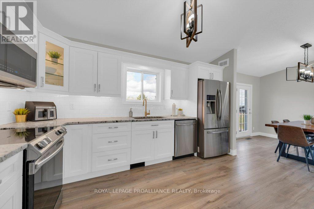 1640 Carman Road, Quinte West, Ontario  K8V 5P4 - Photo 14 - X12332739