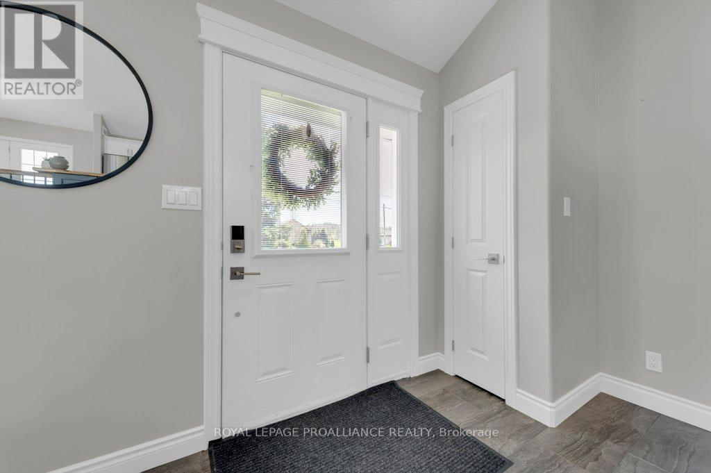 1640 Carman Road, Quinte West, Ontario  K8V 5P4 - Photo 7 - X12332739