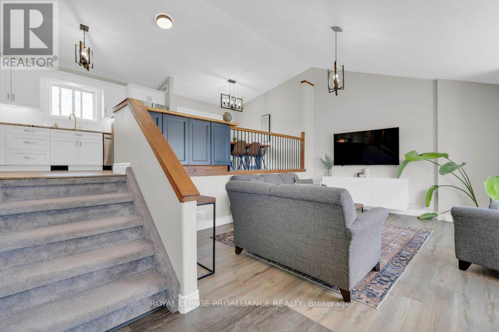 1640 Carman Road, Quinte West, Ontario  K8V 5P4 - Photo 8 - X12332739