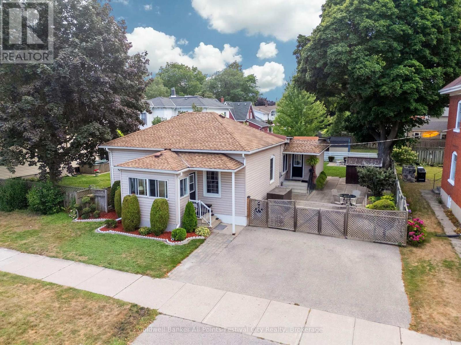 Property at 107 VICTORIA STREET N image 1