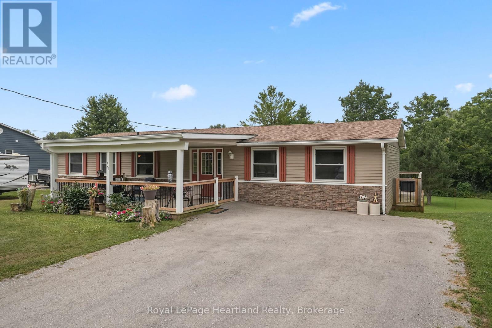 246 Diagonal Road, North Huron, Ontario  N0G 2W0 - Photo 37 - X12332781